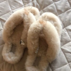 Ugg size 6 fur flip flop slippers